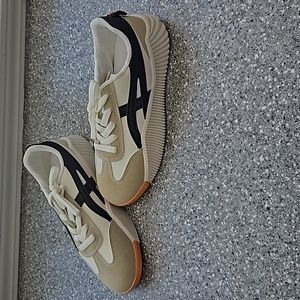 Women's Tennis Shoes